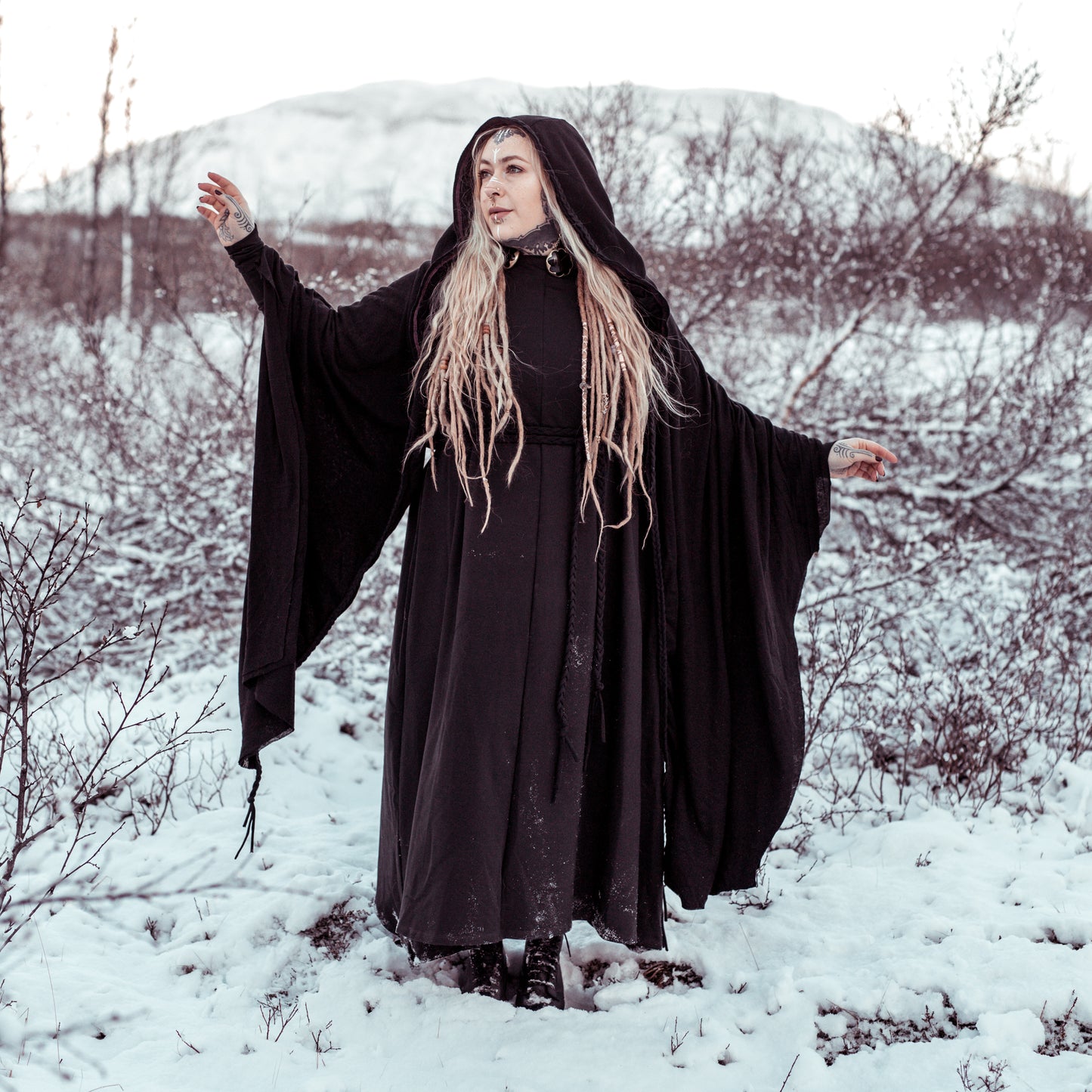 Védís Hooded Cape - myrkur