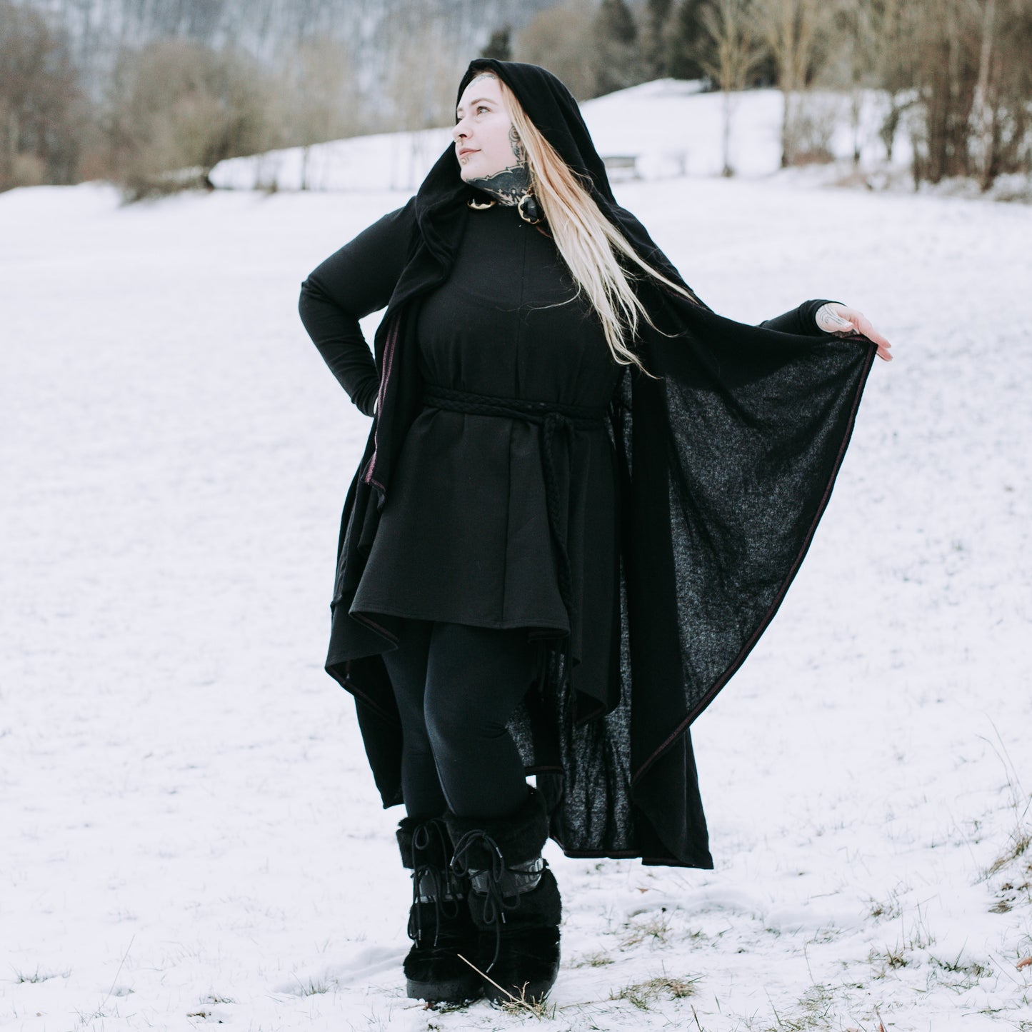 Leya Hooded Vest - myrkur