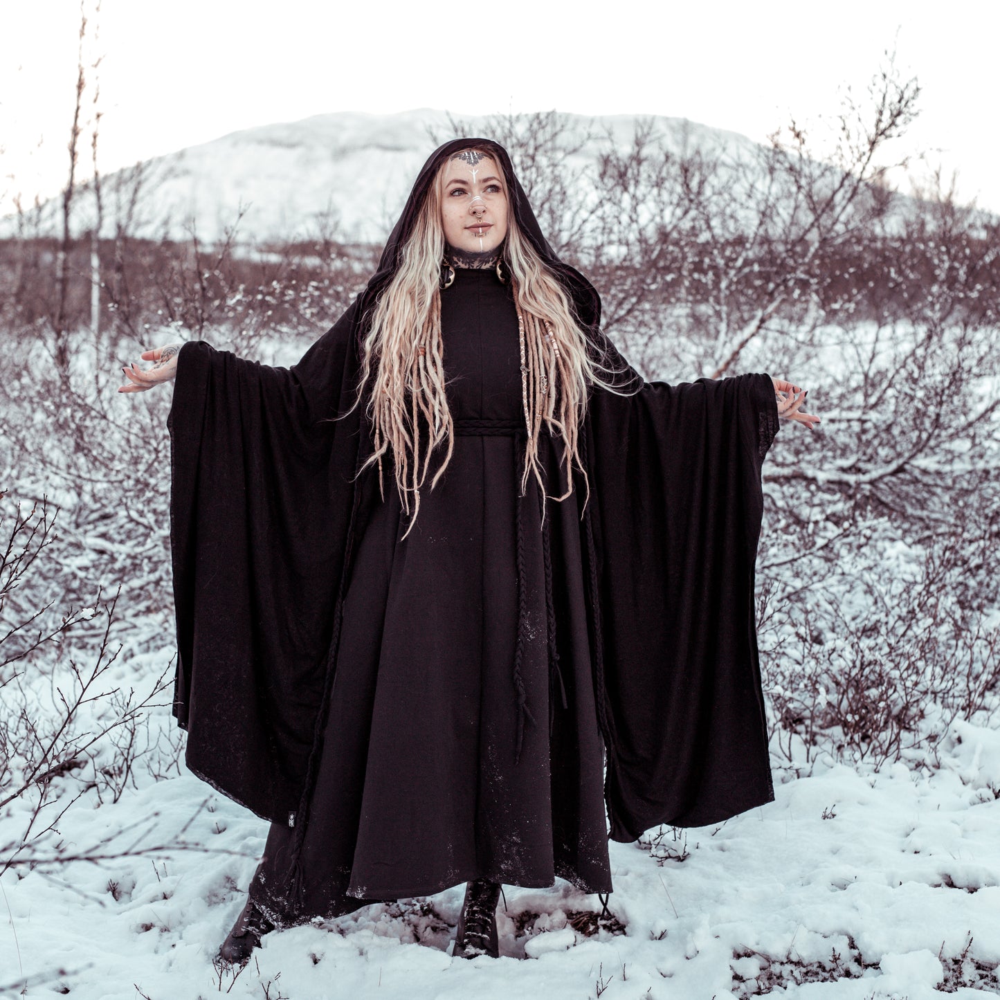 Védís Hooded Cape - myrkur