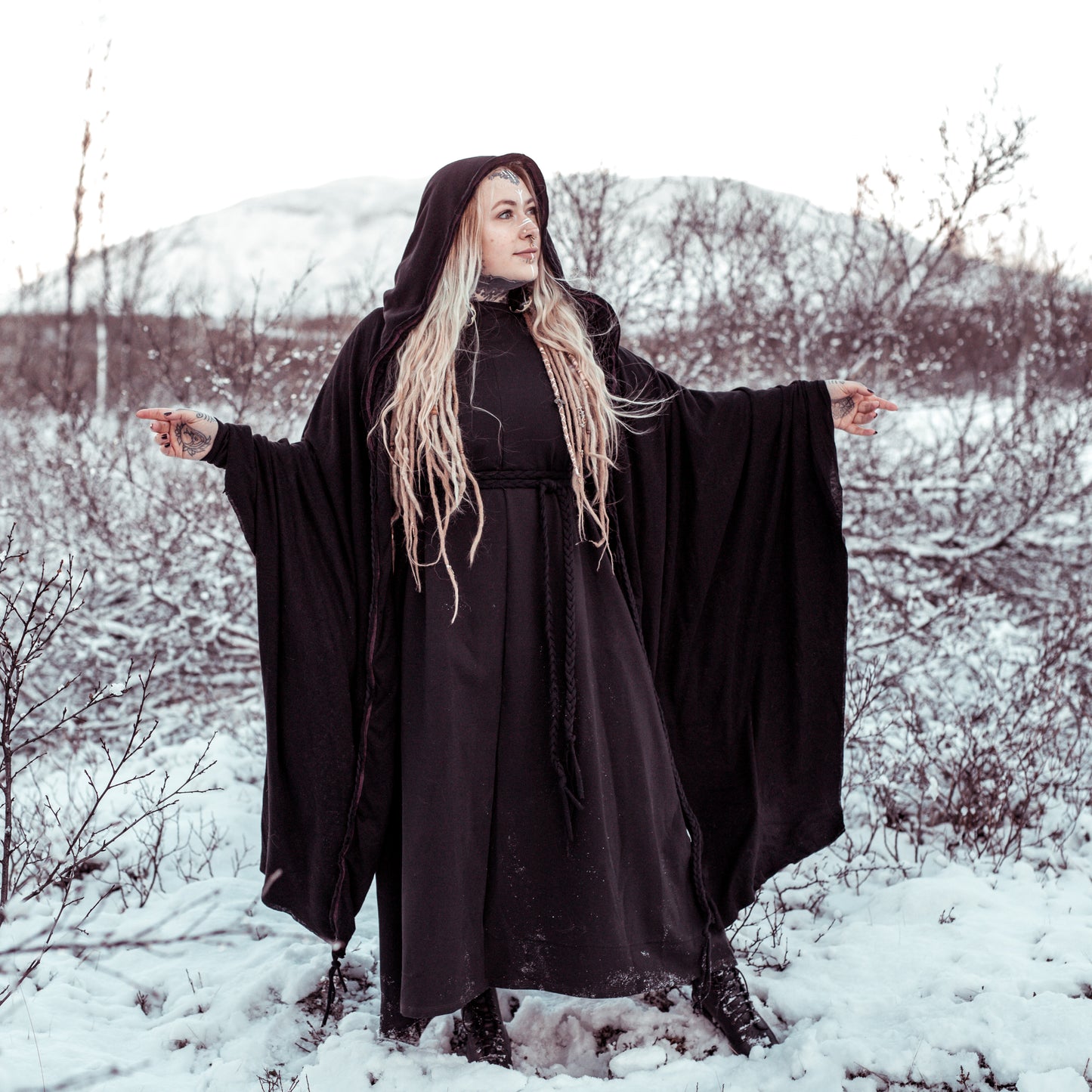 Védís Hooded Cape - myrkur