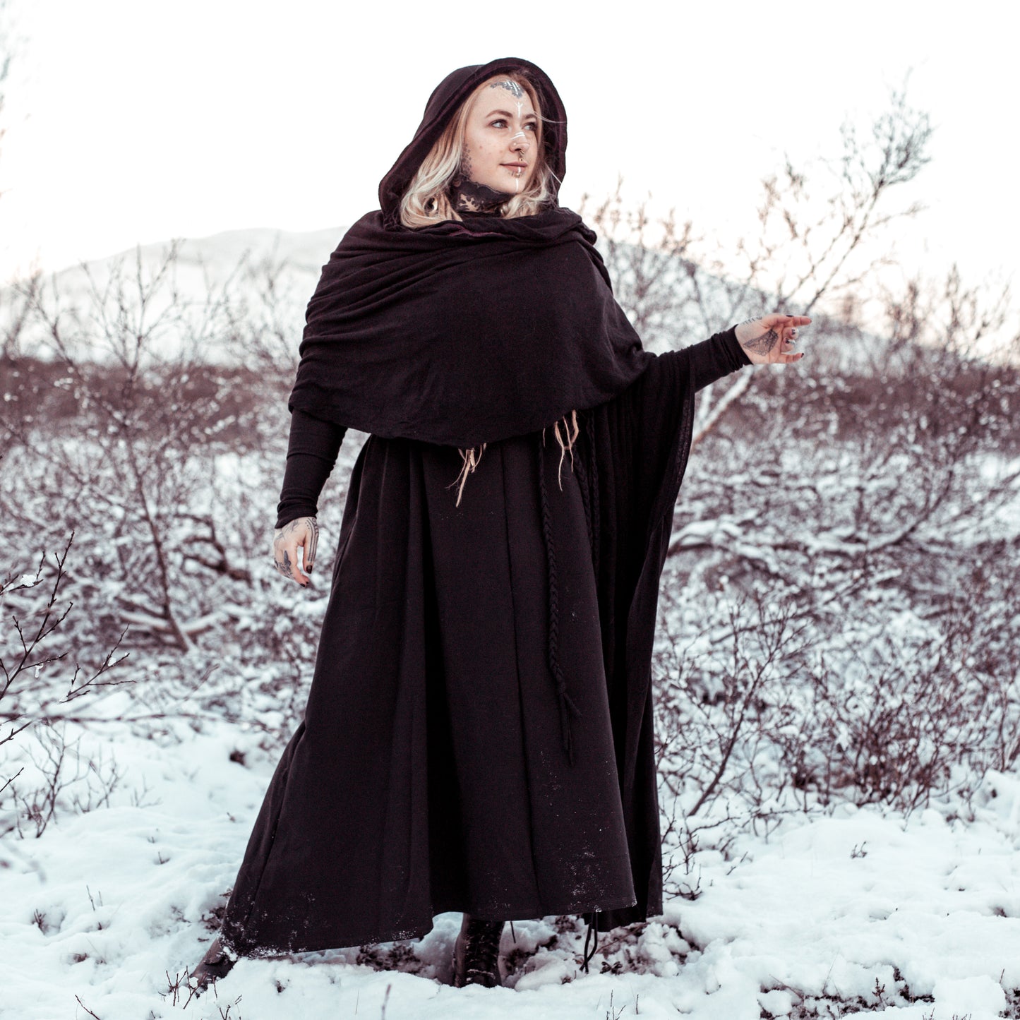 Védís Hooded Cape - myrkur